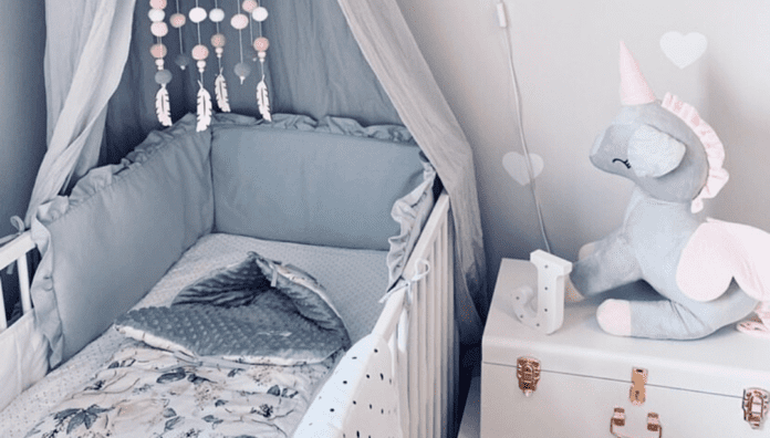 Bettumrandung bzw. Bettschlange im Babybett